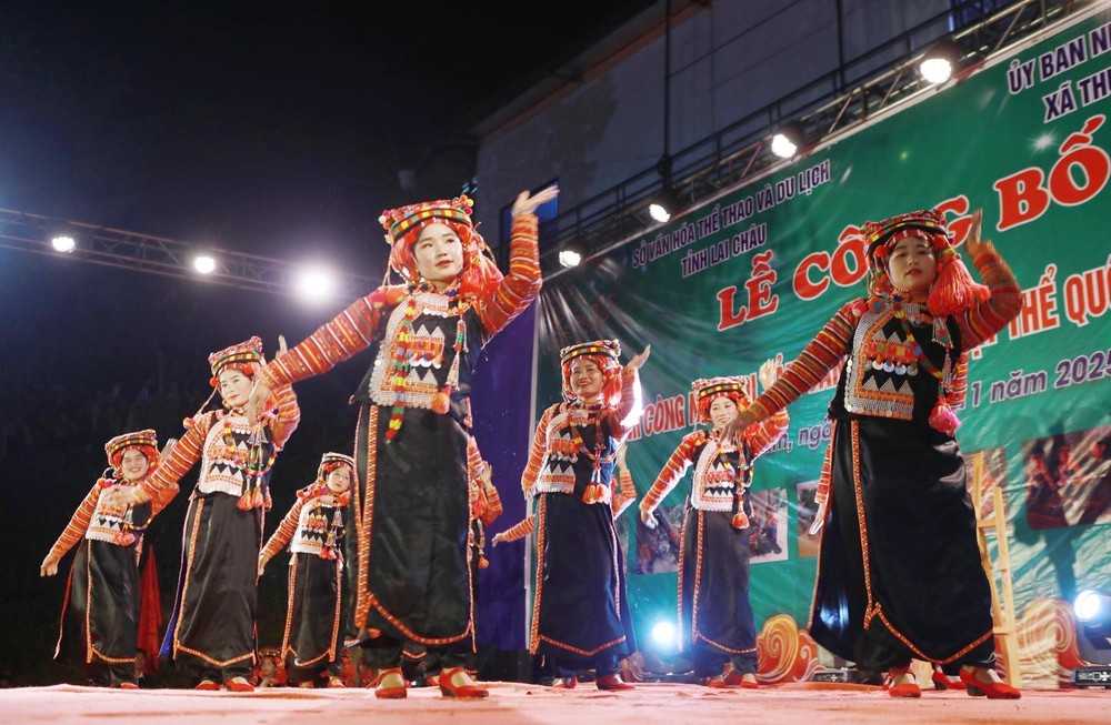 Xòe Hà Nhì và Diễn xướng Xa Nhà Ca được công nhận là di sản văn hóa phi vật thể Quốc gia - Ảnh 3. Xòe Hà Nhì và Diễn xướng Xa Nhà Ca được công nhận là di sản văn hóa phi vật thể Quốc gia - Ảnh 3.