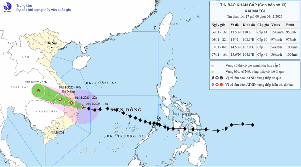 Cập nhật mới nhất tin bão số 13: Bão giật trên cấp 17 tiến vào biển Quy Nhơn - Ảnh 1. Cập nhật mới nhất tin bão số 13: Bão giật trên cấp 17 tiến vào biển Quy Nhơn - Ảnh 1.
