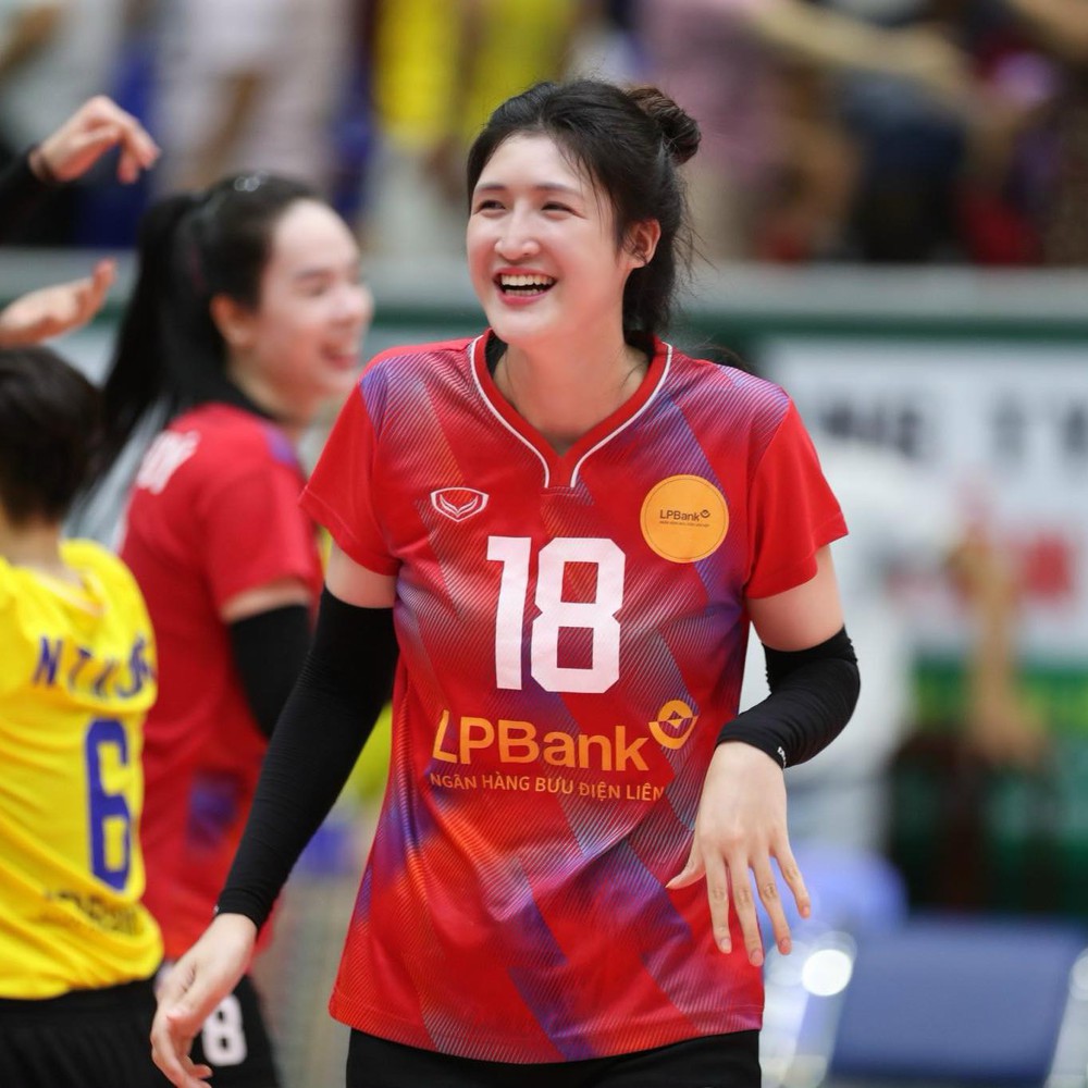 Tin nóng thể thao sáng 8/11: HLV Tuấn Kiệt nói thẳng về sao bóng chuyền Việt Nam cao gần 1m9 bật đà 3m - Ảnh 1. Tin nóng thể thao sáng 8/11: HLV Tuấn Kiệt nói thẳng về sao bóng chuyền Việt Nam cao gần 1m9 bật đà 3m - Ảnh 1.