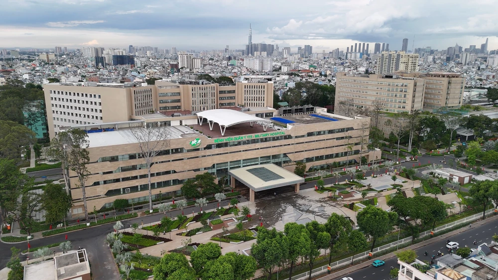 Xác minh vụ việc hàng chục người nhập viện cấp cứu sau khi ăn bánh mì ở quán vỉa hè - Ảnh 1. Xác minh vụ việc hàng chục người nhập viện cấp cứu sau khi ăn bánh mì ở quán vỉa hè - Ảnh 1.