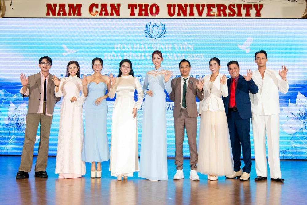 Quế Anh chấm thi Hoa hậu Sinh viên Hoà bình Việt Nam 2025 - Ảnh 3. Quế Anh chấm thi Hoa hậu Sinh viên Hoà bình Việt Nam 2025 - Ảnh 3.