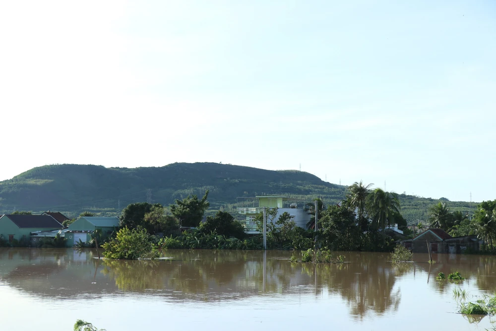 Bão số 13 gây thiệt hại trên địa bàn tỉnh Đắk Lắk - Ảnh 1. Bão số 13 gây thiệt hại trên địa bàn tỉnh Đắk Lắk - Ảnh 1.
