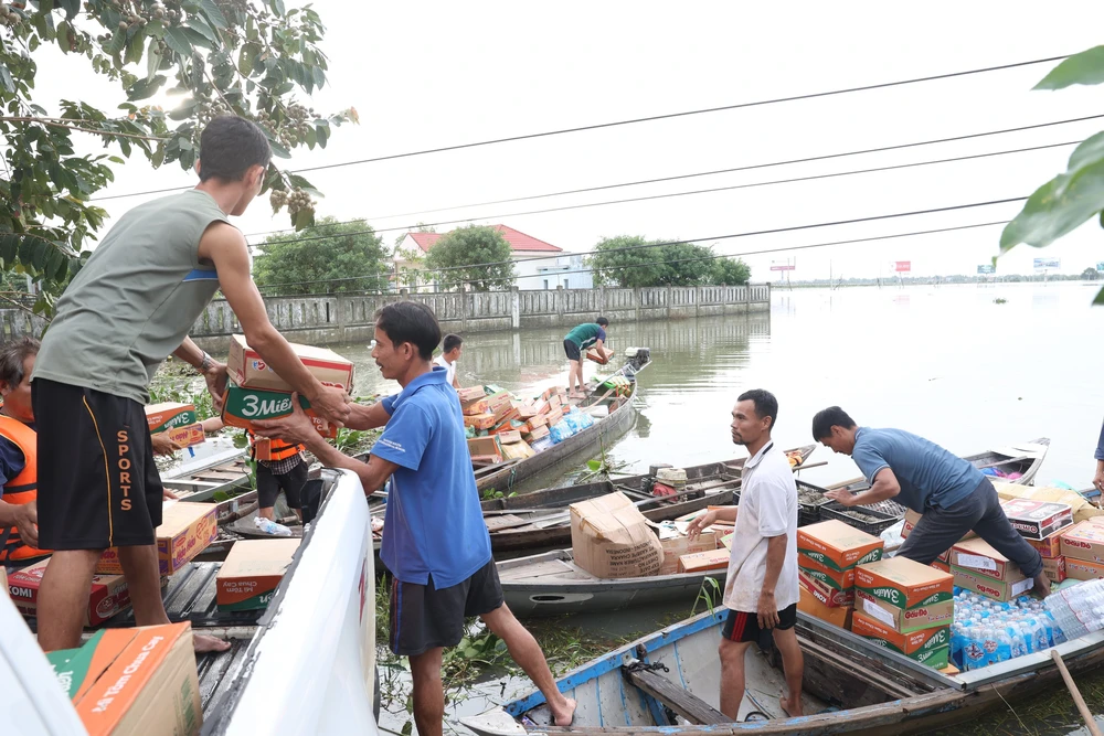 Khắc phục bão số 13: Đà Nẵng tập trung hỗ trợ các gia đình bị thiệt hại nặng - Ảnh 2. Khắc phục bão số 13: Đà Nẵng tập trung hỗ trợ các gia đình bị thiệt hại nặng - Ảnh 2.