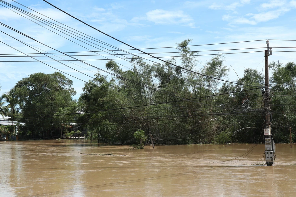 Đắk Lắk: Khẩn trương khắc phục thiệt hại do bão số 13 gây ra - Ảnh 9. Đắk Lắk: Khẩn trương khắc phục thiệt hại do bão số 13 gây ra - Ảnh 9.