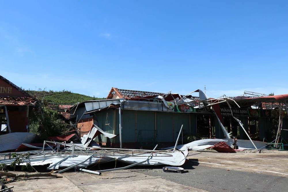 Đắk Lắk: Khẩn trương khắc phục thiệt hại do bão số 13 gây ra - Ảnh 3. Đắk Lắk: Khẩn trương khắc phục thiệt hại do bão số 13 gây ra - Ảnh 3.