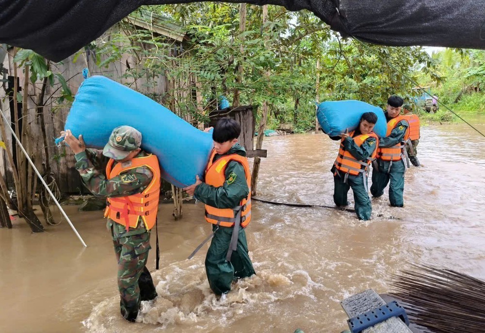 Đắk Lắk: Ngập cục bộ tại nhiều địa phương do mưa lớn và xả lũ hồ thủy lợi Ea Súp Thượng - Ảnh 5. Đắk Lắk: Ngập cục bộ tại nhiều địa phương do mưa lớn và xả lũ hồ thủy lợi Ea Súp Thượng - Ảnh 5.