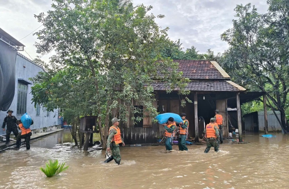 Đắk Lắk: Ngập cục bộ tại nhiều địa phương do mưa lớn và xả lũ hồ thủy lợi Ea Súp Thượng - Ảnh 1. Đắk Lắk: Ngập cục bộ tại nhiều địa phương do mưa lớn và xả lũ hồ thủy lợi Ea Súp Thượng - Ảnh 1.