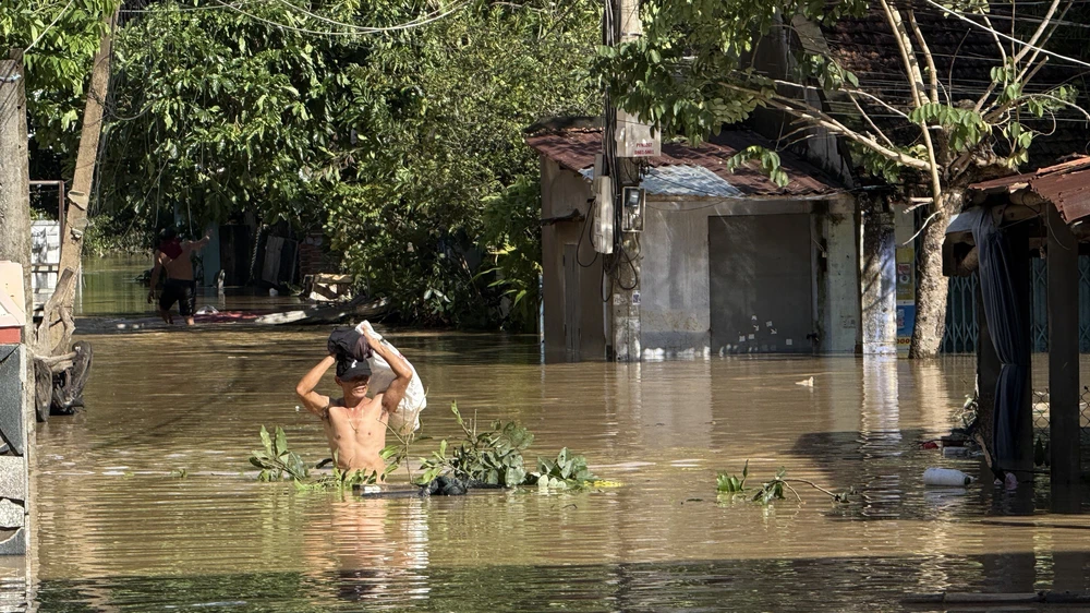Đắk Lắk: Nước sông dâng cao gây chia cắt, ngập lụt vùng hạ du - Ảnh 6. Đắk Lắk: Nước sông dâng cao gây chia cắt, ngập lụt vùng hạ du - Ảnh 6.