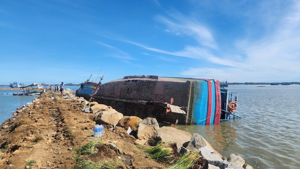 Công điện của Thủ tướng Chính phủ về việc tập trung khắc phục hậu quả bão số 13 - Ảnh 2. Công điện của Thủ tướng Chính phủ về việc tập trung khắc phục hậu quả bão số 13 - Ảnh 2.