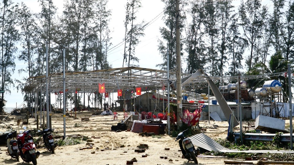 Gia Lai: Làng chài duới chân cầu Đề Gi tan hoang sau bão - Ảnh 6. Gia Lai: Làng chài duới chân cầu Đề Gi tan hoang sau bão - Ảnh 6.