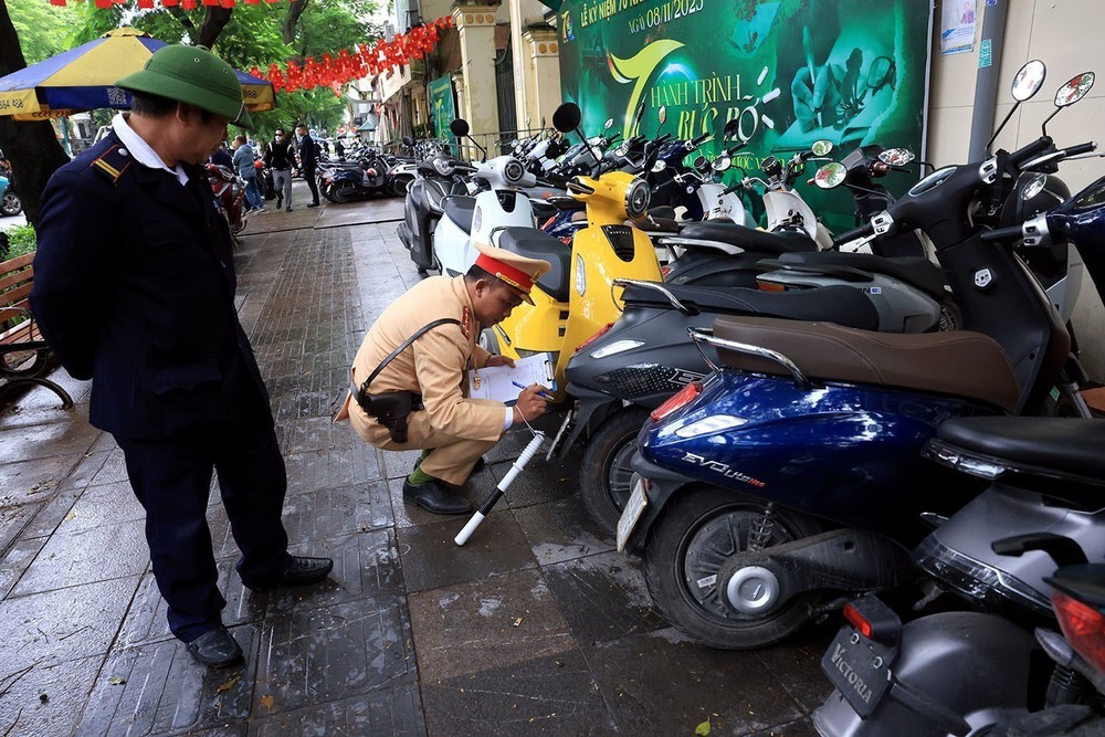 Thấy gì từ việc hàng vạn học sinh không đủ điều kiện vẫn điều khiển phương tiện đến trường - Ảnh 6. Thấy gì từ việc hàng vạn học sinh không đủ điều kiện vẫn điều khiển phương tiện đến trường - Ảnh 6.