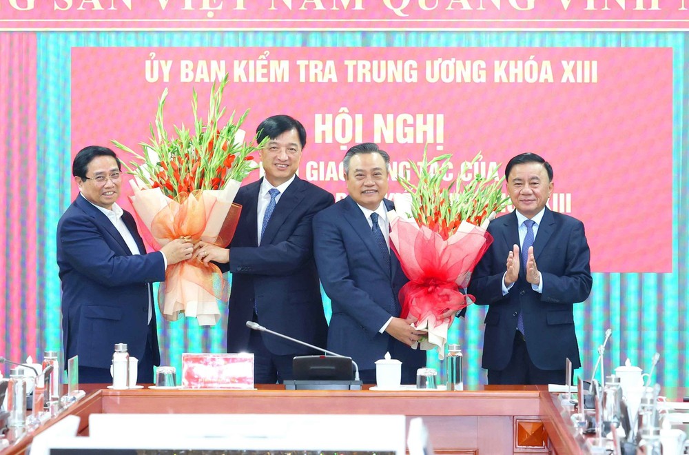 Hội nghị bàn giao công tác của Chủ nhiệm Ủy ban Kiểm tra Trung ương - Ảnh 1. Hội nghị bàn giao công tác của Chủ nhiệm Ủy ban Kiểm tra Trung ương - Ảnh 1.