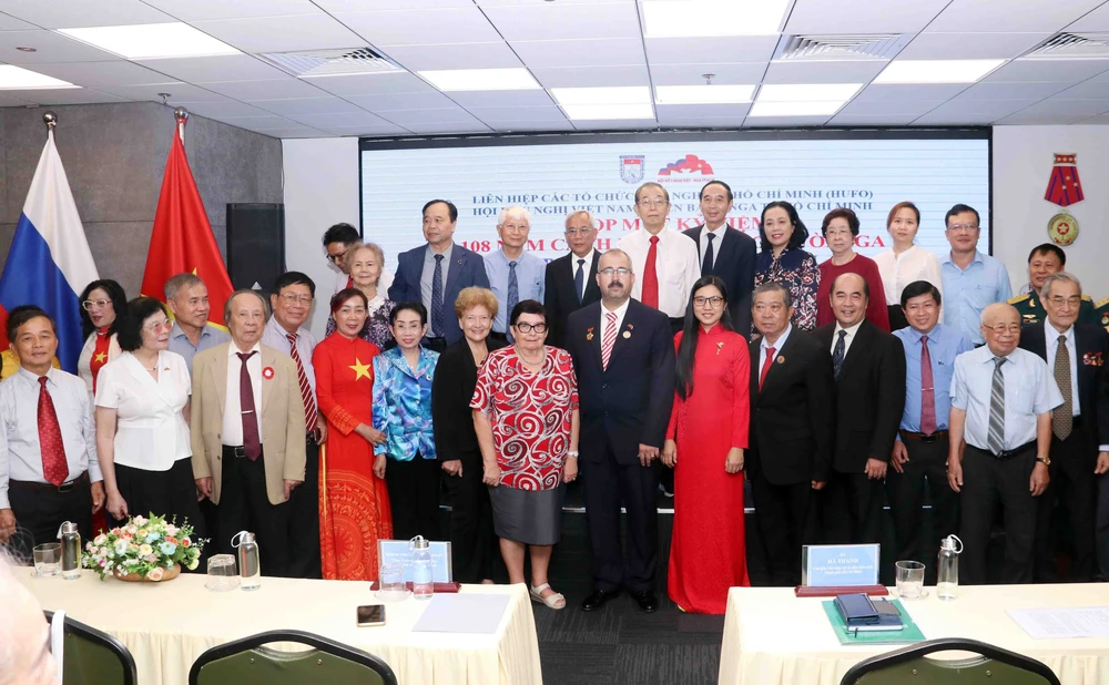 Tôn vinh giá trị lịch sử của Cách mạng Tháng Mười Nga - Ảnh 1. Tôn vinh giá trị lịch sử của Cách mạng Tháng Mười Nga - Ảnh 1.