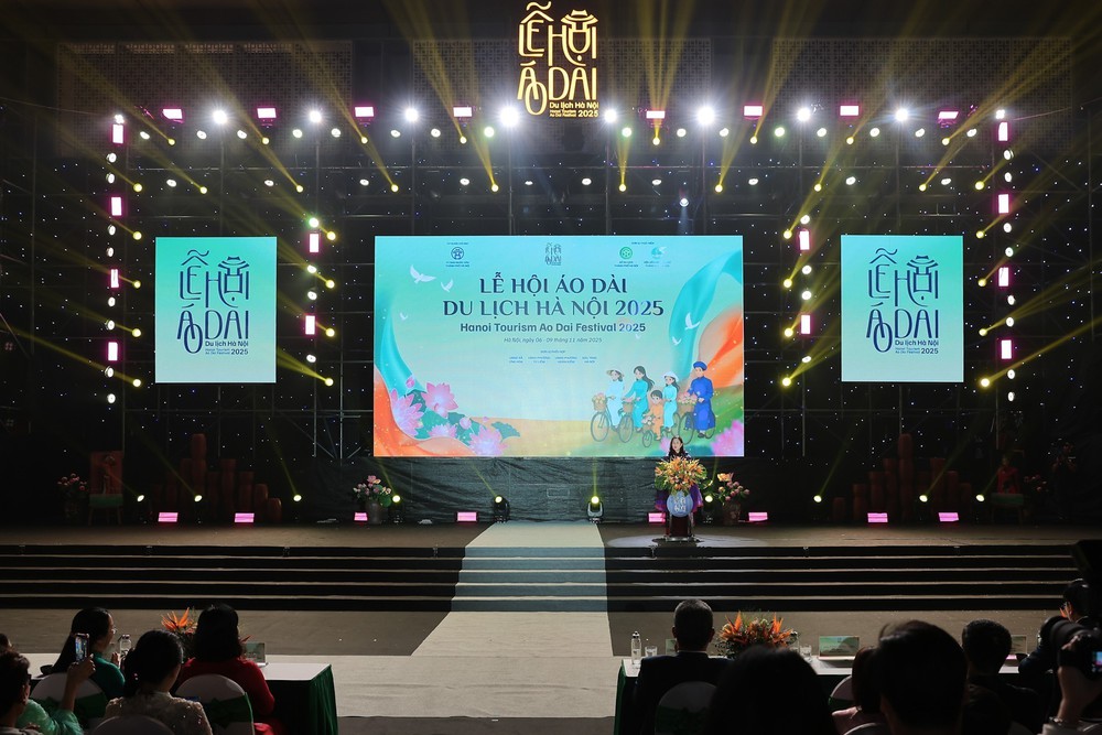 Lễ hội Áo dài du lịch Hà Nội 2025 - Ảnh 6. Lễ hội Áo dài du lịch Hà Nội 2025 - Ảnh 6.
