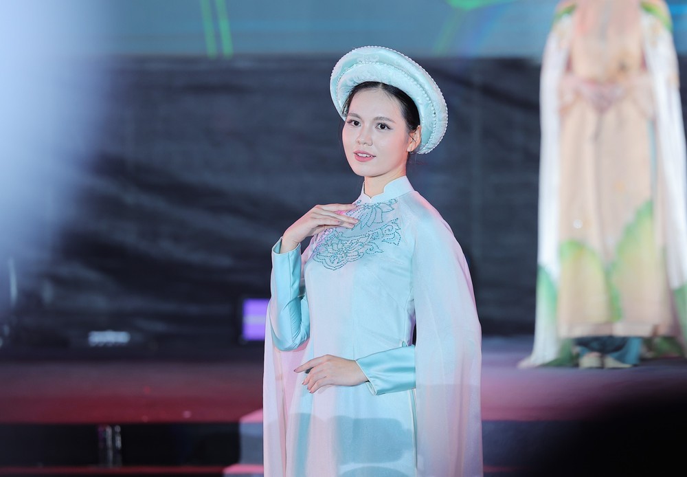 Lễ hội Áo dài du lịch Hà Nội 2025 - Ảnh 10. Lễ hội Áo dài du lịch Hà Nội 2025 - Ảnh 10.