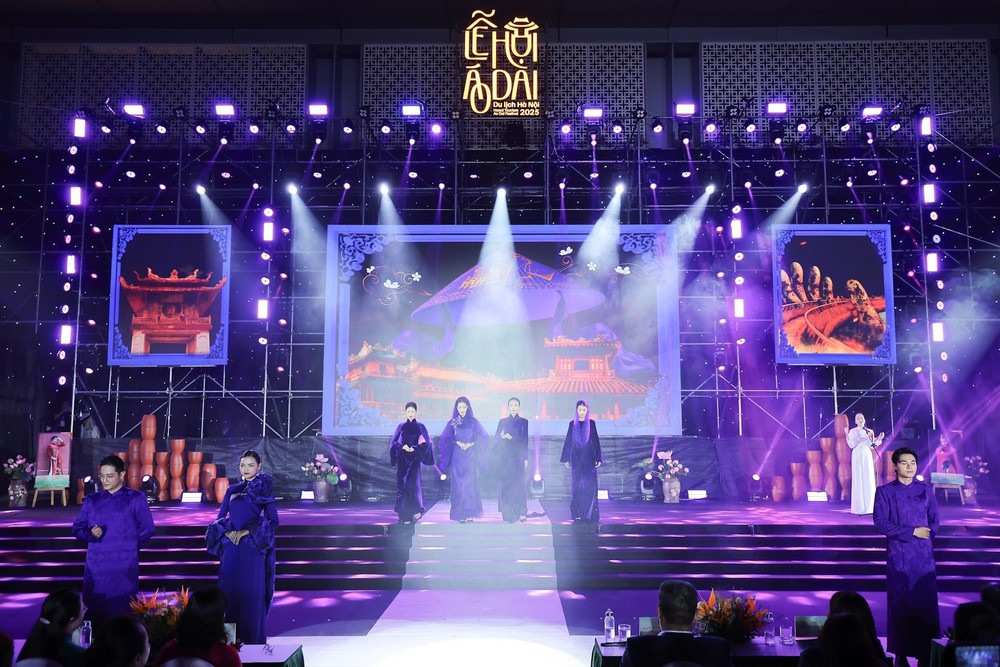 Lễ hội Áo dài du lịch Hà Nội 2025 - Ảnh 7. Lễ hội Áo dài du lịch Hà Nội 2025 - Ảnh 7.