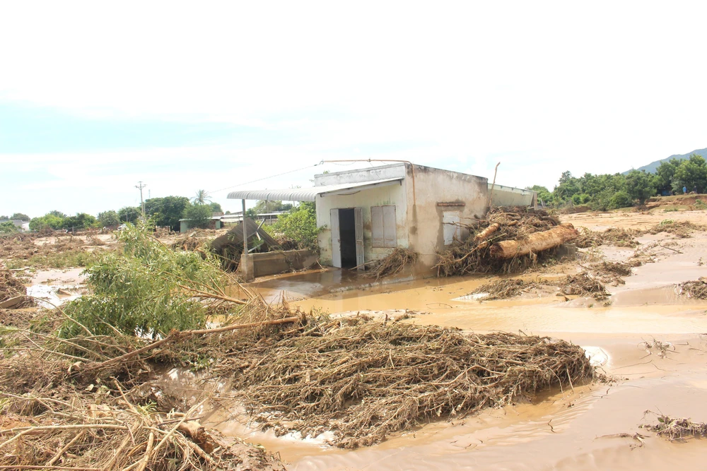 Từ đêm 8/11 mưa lớn ở khu vực từ Thanh Hóa đến Hà Tĩnh có xu hướng giảm - Ảnh 1. Từ đêm 8/11 mưa lớn ở khu vực từ Thanh Hóa đến Hà Tĩnh có xu hướng giảm - Ảnh 1.