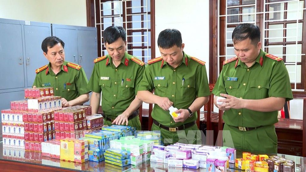 Họp báo Chính phủ thường kỳ: Đẩy mạnh triệt phá các cơ sở sản xuất hàng giả, hàng nhái - Ảnh 2.