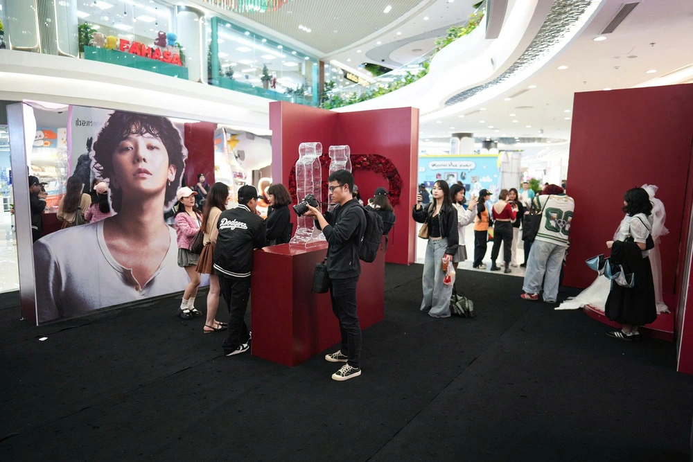 Fan đổ về Ocean City check in G-DRAGON 2025 WORLD TOUR [Übermensch] IN HANOI, háo hức chờ concert lịch sử - Ảnh 4.