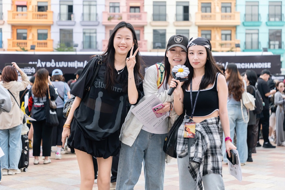 Ocean City "bùng nổ" trước giờ G: Fan Việt và quốc tế cuồng nhiệt đổ về, tạo nên trải nghiệm âm nhạc hiếm có - Ảnh 4. Ocean City "bùng nổ" trước giờ G: Fan Việt và quốc tế cuồng nhiệt đổ về, tạo nên trải nghiệm âm nhạc hiếm có - Ảnh 4.