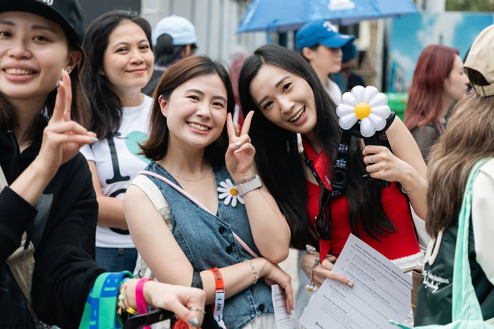 Ocean City "bùng nổ" trước giờ G: Fan Việt và quốc tế cuồng nhiệt đổ về, tạo nên trải nghiệm âm nhạc hiếm có - Ảnh 5. Ocean City "bùng nổ" trước giờ G: Fan Việt và quốc tế cuồng nhiệt đổ về, tạo nên trải nghiệm âm nhạc hiếm có - Ảnh 5.