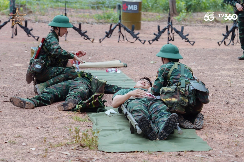 “Sao nhập ngũ” tập 14: Diệu Nhi, Hậu Hoàng trải nghiệm đáng nhớ khi làm “quân y” - Ảnh 5. “Sao nhập ngũ” tập 14: Diệu Nhi, Hậu Hoàng trải nghiệm đáng nhớ khi làm “quân y” - Ảnh 5.