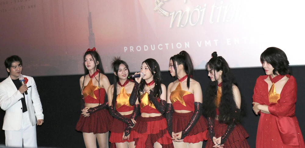 VSTAR chào “Một Việt Nam mới tinh” - Ảnh 2. VSTAR chào “Một Việt Nam mới tinh” - Ảnh 2.