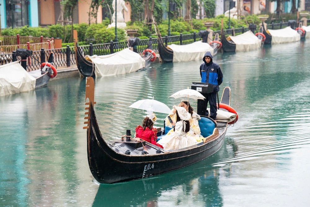 Ocean City "bùng nổ" trước giờ G: Fan Việt và quốc tế cuồng nhiệt đổ về, tạo nên trải nghiệm âm nhạc hiếm có - Ảnh 6. Ocean City "bùng nổ" trước giờ G: Fan Việt và quốc tế cuồng nhiệt đổ về, tạo nên trải nghiệm âm nhạc hiếm có - Ảnh 6.