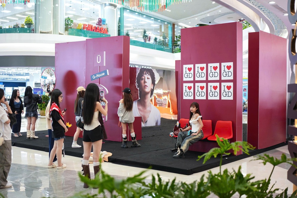 Fan đổ về Ocean City check in G-DRAGON 2025 WORLD TOUR [Übermensch] IN HANOI, háo hức chờ concert lịch sử - Ảnh 7.