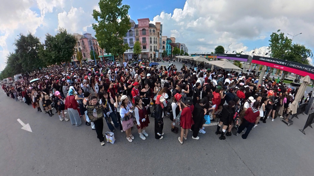 Trai xinh gái đẹp nô nức check-in concert "anh Long" - Ảnh 3. Trai xinh gái đẹp nô nức check-in concert "anh Long" - Ảnh 3.