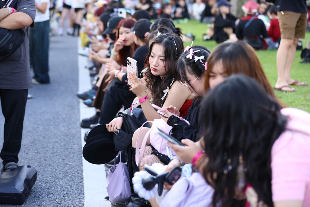 Trai xinh gái đẹp nô nức check-in concert "anh Long" - Ảnh 9. Trai xinh gái đẹp nô nức check-in concert "anh Long" - Ảnh 9.