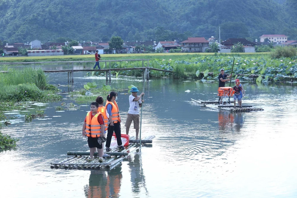 Vì một miền quê đáng sống: "Chuyện một miền quê sống cùng đất trời…" - Ảnh 4. Vì một miền quê đáng sống: "Chuyện một miền quê sống cùng đất trời…" - Ảnh 4.