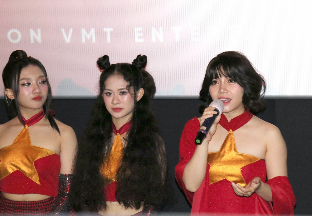 VSTAR chào “Một Việt Nam mới tinh” - Ảnh 3. VSTAR chào “Một Việt Nam mới tinh” - Ảnh 3.