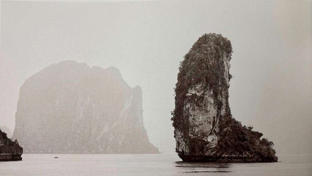 Nhiếp ảnh gia Thịnh Lê mang “đá lạ” của Hạ Long vào TP.HCM - Ảnh 6. Nhiếp ảnh gia Thịnh Lê mang “đá lạ” của Hạ Long vào TP.HCM - Ảnh 6.