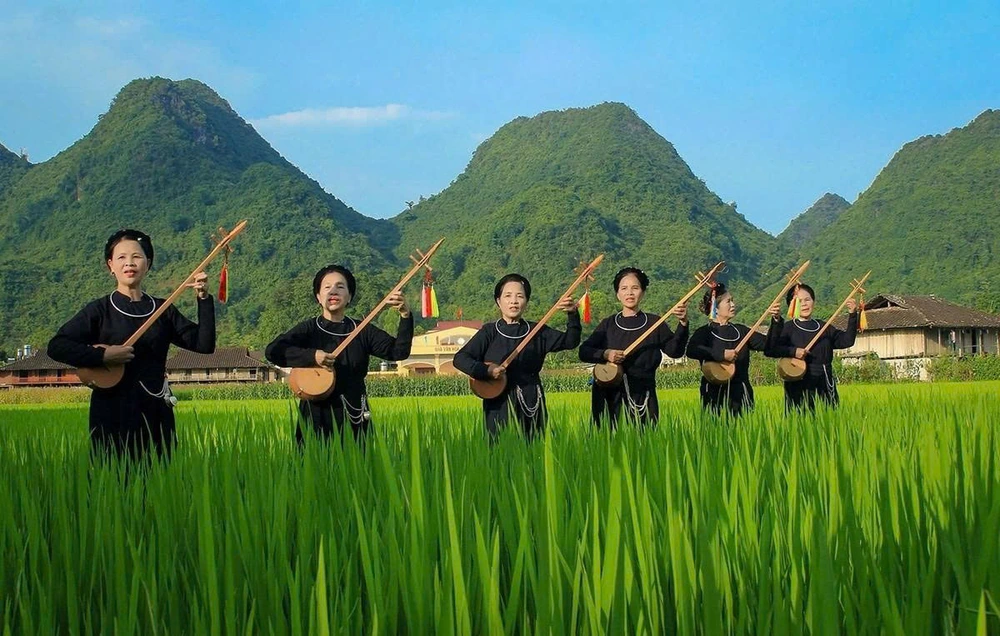 Vì một miền quê đáng sống: "Chuyện một miền quê sống cùng đất trời…" - Ảnh 3. Vì một miền quê đáng sống: "Chuyện một miền quê sống cùng đất trời…" - Ảnh 3.