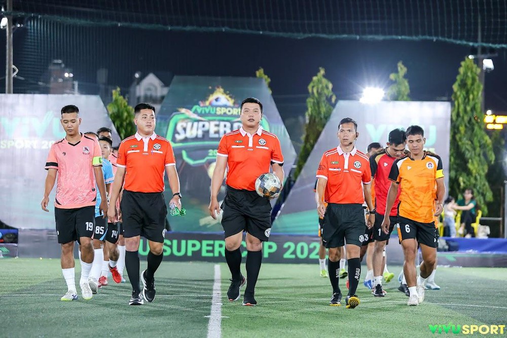 Sân phủi hóa sân khấu: Hồ Quang Hiếu mang "lửa" đến Vivu Sport Super Cup 2025 - Ảnh 5. Sân phủi hóa sân khấu: Hồ Quang Hiếu mang "lửa" đến Vivu Sport Super Cup 2025 - Ảnh 5.