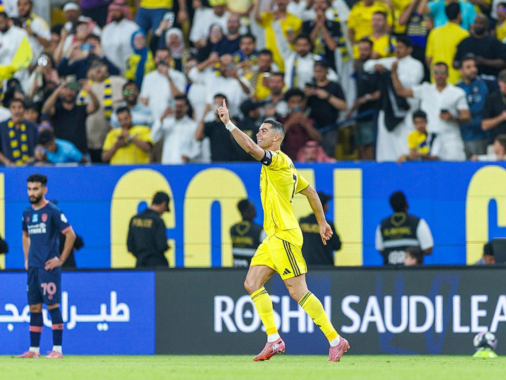 Cristiano Ronaldo ghi bàn thắng thứ 953 sau cuộc phỏng vấn tranh cãi - Ảnh 1. Cristiano Ronaldo ghi bàn thắng thứ 953 sau cuộc phỏng vấn tranh cãi - Ảnh 1.