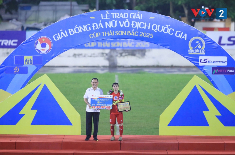 Tuổi 37 chưa phải là giới hạn của Quả bóng vàng Việt Nam - Ảnh 2. Tuổi 37 chưa phải là giới hạn của Quả bóng vàng Việt Nam - Ảnh 2.