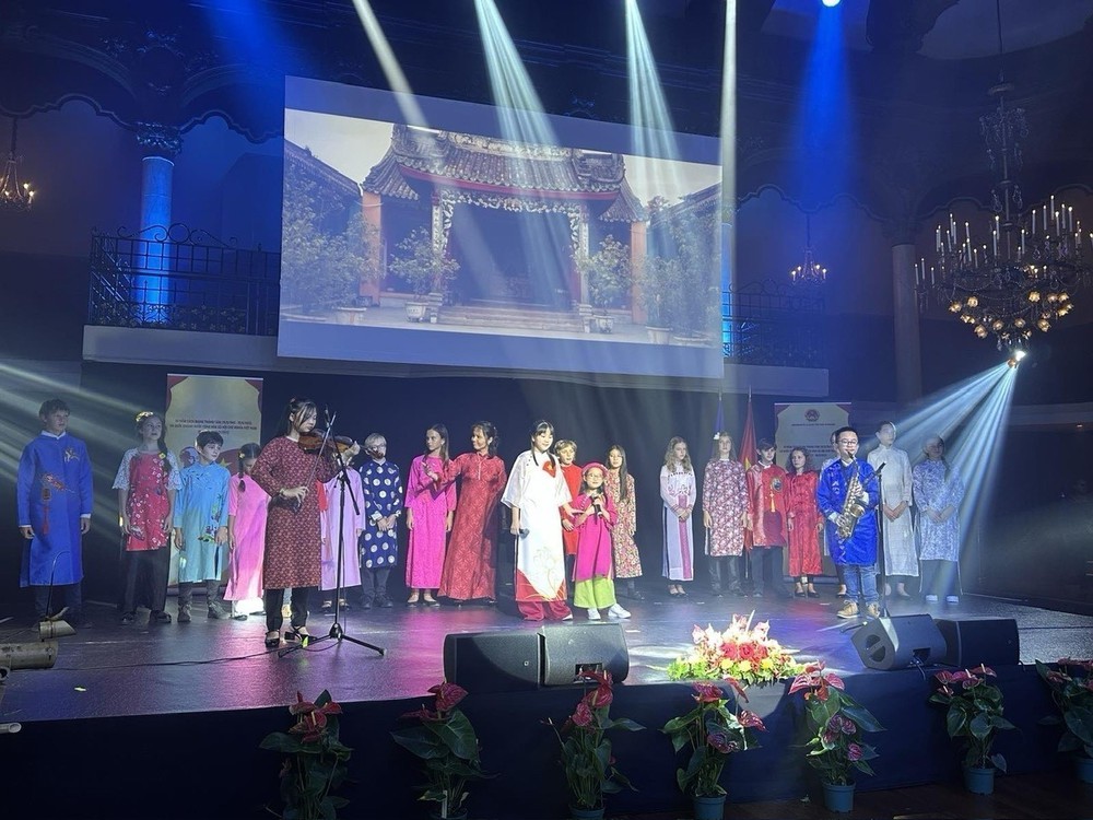 Góp ý dự thảo văn kiện Đại hội XIV của Đảng: Phát huy trí tuệ và khát vọng cống hiến của kiều bào - Ảnh 4. Góp ý dự thảo văn kiện Đại hội XIV của Đảng: Phát huy trí tuệ và khát vọng cống hiến của kiều bào - Ảnh 4.