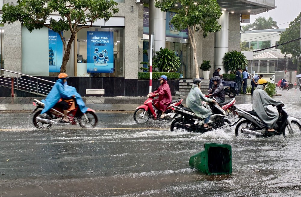 Bão FUNG-WONG di chuyển nhanh và có cường độ rất mạnh - Ảnh 2. Bão FUNG-WONG di chuyển nhanh và có cường độ rất mạnh - Ảnh 2.