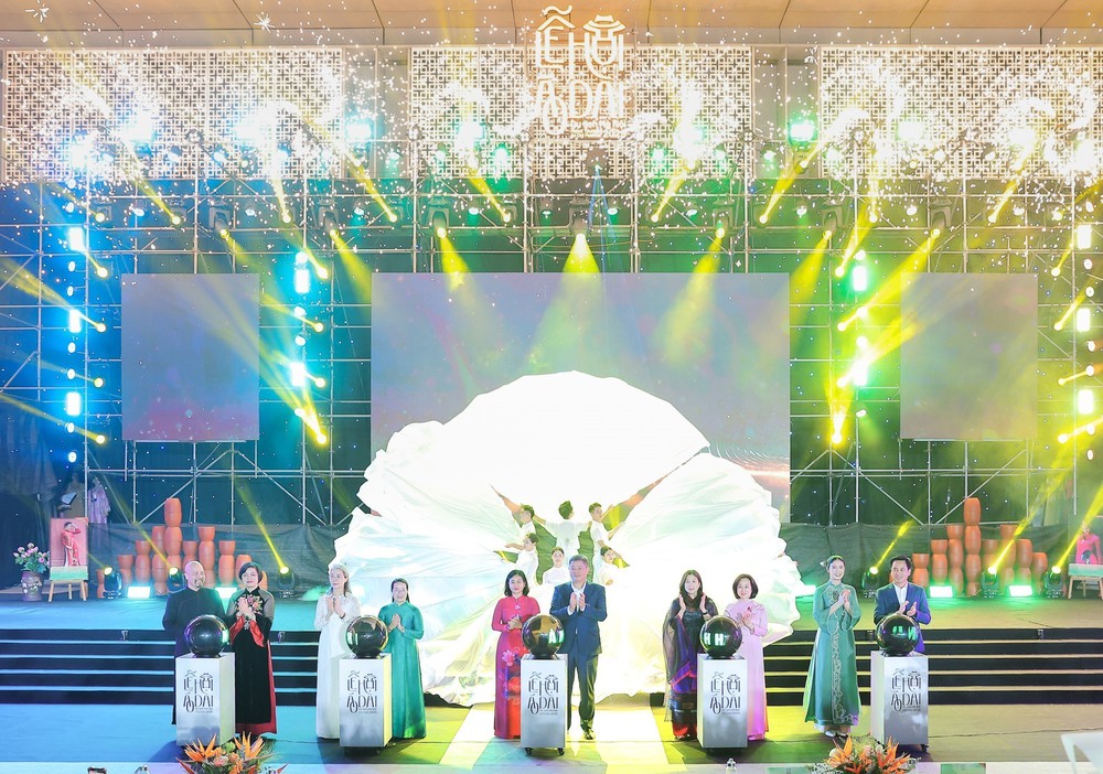 Lễ Hội Áo Dài Du Lịch Hà Nội 2025: Tôn vinh di sản, kết nối sáng tạo - Ảnh 2. Lễ Hội Áo Dài Du Lịch Hà Nội 2025: Tôn vinh di sản, kết nối sáng tạo - Ảnh 2.