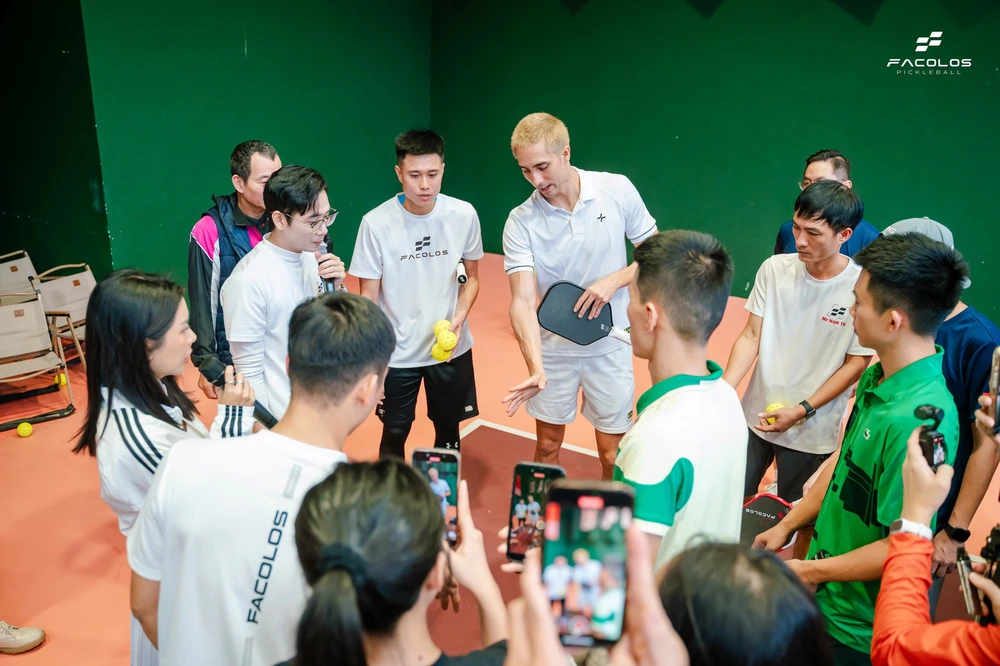Buổi học pickleball đắt nhất Việt Nam 35 triệu đồng gây sốt cộng đồng - Ảnh 3. Buổi học pickleball đắt nhất Việt Nam 35 triệu đồng gây sốt cộng đồng - Ảnh 3.