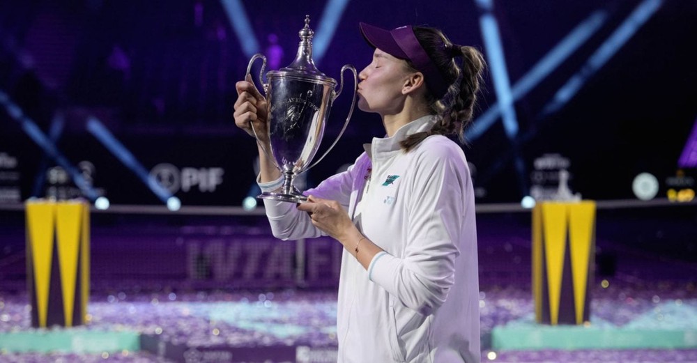Kết thúc WTA Finals 2025: Chị đẹp Rybakina “đạp gió, rẽ sóng” - Ảnh 1.