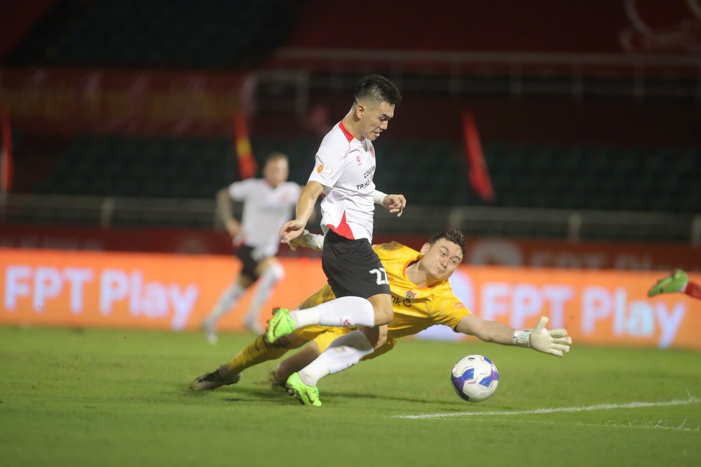 HLV Ninh Bình: "Chúng tôi chiến đấu như những chiến binh và xứng đáng với chiến thắng" - Ảnh 2. HLV Ninh Bình: "Chúng tôi chiến đấu như những chiến binh và xứng đáng với chiến thắng" - Ảnh 2.