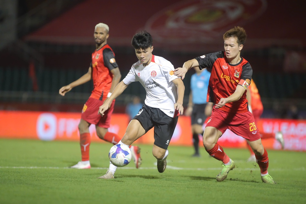 HLV Ninh Bình: "Chúng tôi chiến đấu như những chiến binh và xứng đáng với chiến thắng" - Ảnh 1. HLV Ninh Bình: "Chúng tôi chiến đấu như những chiến binh và xứng đáng với chiến thắng" - Ảnh 1.