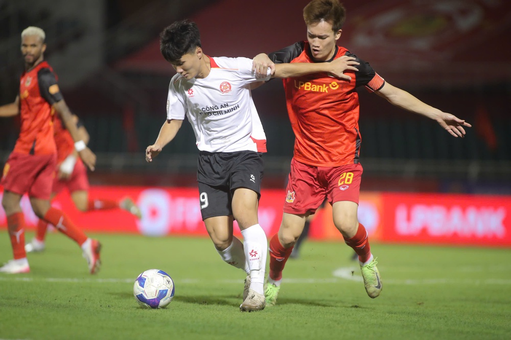 HLV Lê Huỳnh Đức (Công an TP.HCM): "Chúng tôi thiếu bản lĩnh để kết thúc trận đấu" - Ảnh 2. HLV Lê Huỳnh Đức (Công an TP.HCM): "Chúng tôi thiếu bản lĩnh để kết thúc trận đấu" - Ảnh 2.