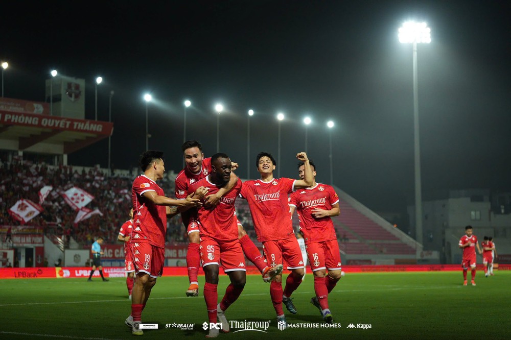 SLNA, Hải Phòng giành trọn 3 điểm trước Becamex TP HCM và Đà Nẵng ở vòng 11 V-League - Ảnh 3. SLNA, Hải Phòng giành trọn 3 điểm trước Becamex TP HCM và Đà Nẵng ở vòng 11 V-League - Ảnh 3.