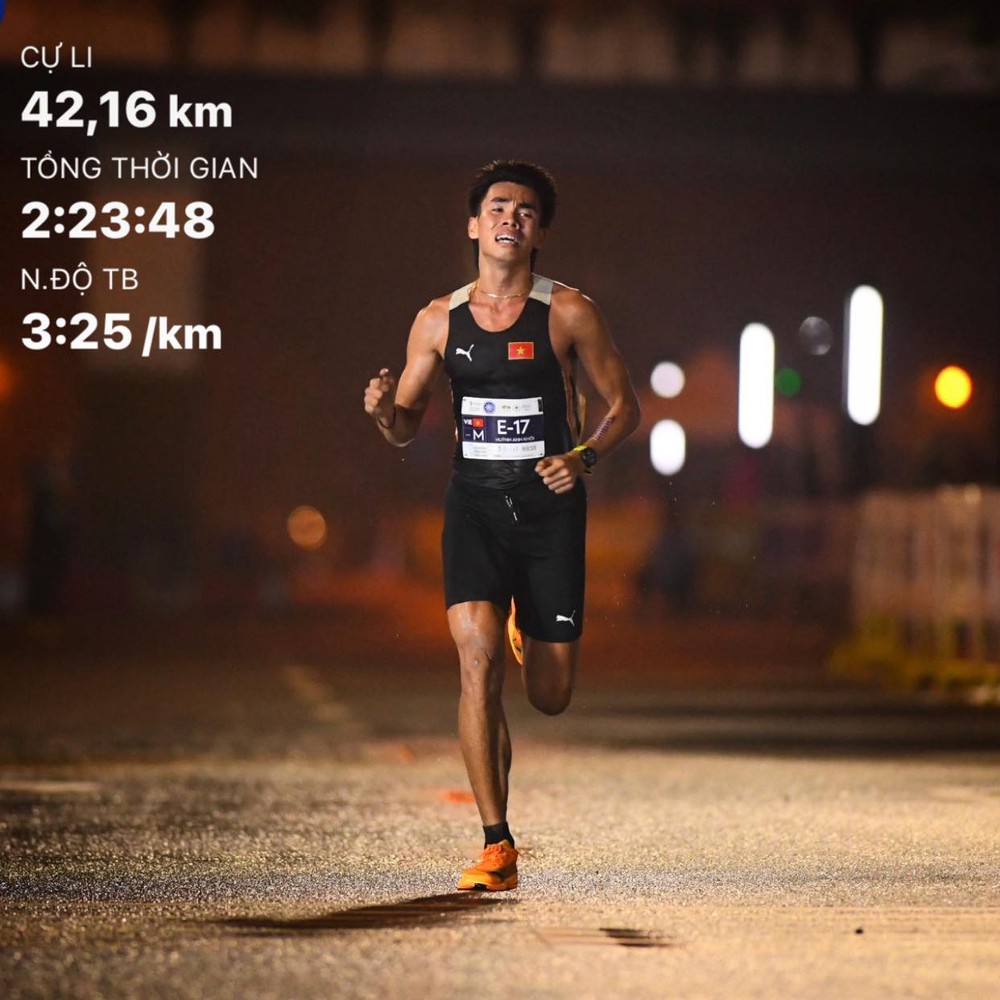 Huỳnh Anh Khôi lập kỳ tích mới nhất, lọt top 5 chân chạy marathon nhanh nhất lịch sử Việt Nam ở tuổi 22 - Ảnh 2. Huỳnh Anh Khôi lập kỳ tích mới nhất, lọt top 5 chân chạy marathon nhanh nhất lịch sử Việt Nam ở tuổi 22 - Ảnh 2.