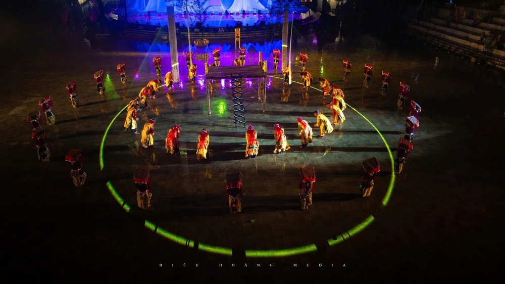 Những khoảnh khắc ấn tượng của “Thiêng” - Ảnh 8. Những khoảnh khắc ấn tượng của “Thiêng” - Ảnh 8.