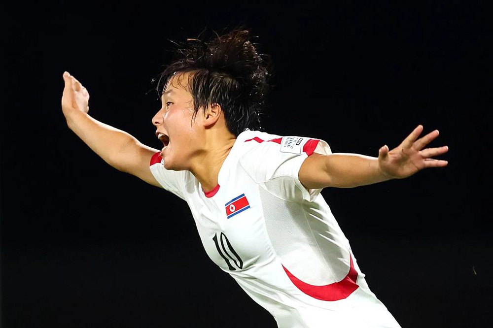 Cầu thủ của CHDCND Triều Tiên ghi bàn nhiều nhất ở World Cup và đoạt chức vô địch, được FIFA vinh danh  - Ảnh 1.